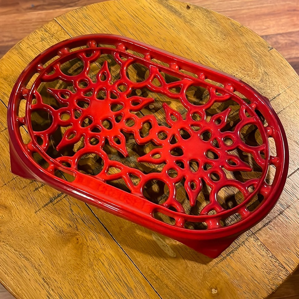 Le Creuset Pot Trivet oval hard to find!